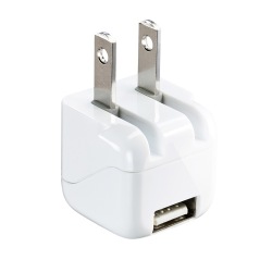 超小型USB充電器(1A出力・ホワイト) 写真1