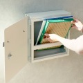 壁掛けポスト 鍵付き ひねりタイプ錠 スリット窓付き ステンレス 上蓋付き 錆びにくい 【Casto(カスト)】(グレージュ) 写真10