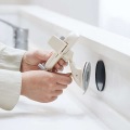 キッチンの壁にくっつく吸盤スマホホルダー 写真12
