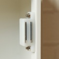 壁掛けポスト 郵便ポスト スチール製 スリット窓 静音 確認窓 錆びにくい 鍵付きメール便 ストッパー付き シンプル【Tina】(エバーグリーン/ホワイト) 写真12