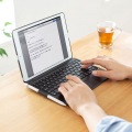 10.2インチiPad専用ケース付きキーボード タッチパッド内蔵 写真2