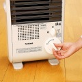 カセットガスファンヒーター 風暖(KAZEDAN) コードレスファンヒーター 暖房機 ウォームホワイト 写真3