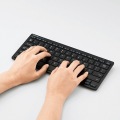 Bluetoothキーボード パンタグラフ 薄型 コンパクト 軽量 マルチOS対応 PS5 ブラック 写真3