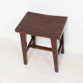 ウッドスツール マホガニー ( ブラウン) 玄関 ダイニング サイドテーブル 小物 植物 ディスプレイ 軽い 腰掛け 座面カーブ 天然木 無垢 完成品 写真3