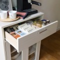 食器棚 カップボード キッチン収納 ガラスキャビネット 一人暮らしの部屋や狭いスペースにぴったりサイズ ホワイト 白木目 写真3