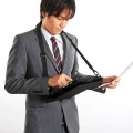 ショルダーベルト付き10.1型タブレットPCケース(スタンド機能付き) 写真3