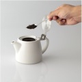 フォーライフ(FOR LIFE) ティーポット 陶器 白 530ml 3杯用 茶こし付き 食洗機対応 蓋が落ちない 片手で注げる ホワイト スタンプティーポット 309Wht 写真4