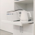 レンジ台 食器棚 白井産業 キッチン収納 コンセント付 シンプル スリム スライド棚 ホワイト 白 幅56.6 高さ180.3 奥行41.8cm BRM-1855SLWH ベアルモ 写真4