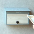 壁掛けポスト ダイヤルロック付き スリット窓付き 横長 コンパクト 木目 上品 カジュアル 錆びにくい【Lia(リア)】 (ブルーグレー/ホワイト木目) 写真5