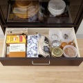 食器棚 カップボード キッチン収納 ガラスキャビネット 一人暮らしの部屋や狭いスペースにぴったりサイズ ダークブラウン木目柄 写真5
