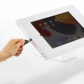 iPad用スチール製スタンド付きケース(ホワイト) 写真5