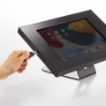 iPad用スチール製スタンド付きケース(ブラック) 写真6