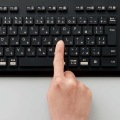 キーボード 無線 ワイヤレス Bluetooth 洗える(IPX5) メンブレン テンキー付き マルチペアリング(3台) 高耐久設計 抗菌 ブラック 写真8